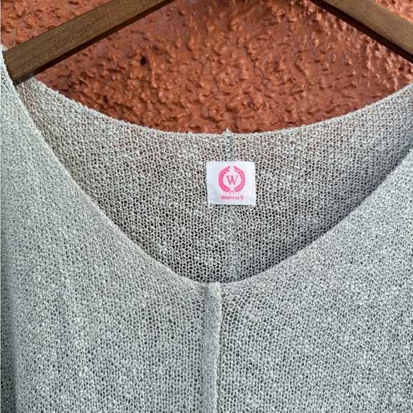 Women’s Grey V-Neck Sweater Mesh Knit Style Wanna B Size Large Lightweight - Picture 2 of 5